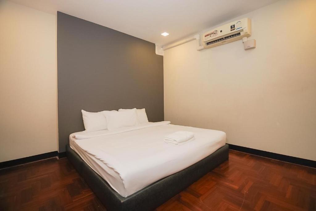 Go Inn Silom Bts Surasak Station V โกอินน์ สีลม Bts สถานีสุรศักดิ์ Bangkok Ngoại thất bức ảnh